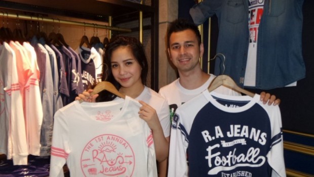 membuka online shop