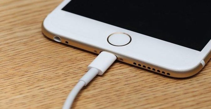 Mengisi Baterai Smartphone