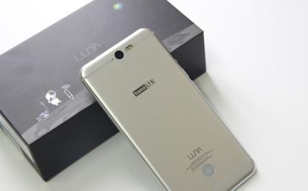 smartphone luna