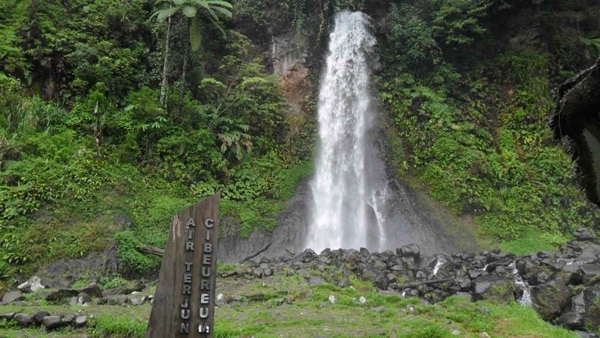 Air Terjun di Kawasan Wisata Cibodas