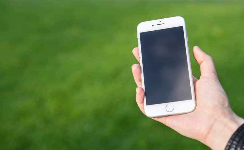 Cara Mudah Membersihkan Layar Smartphone