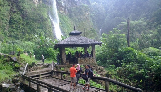 Air Terjun di Kawasan Wisata Cibodas