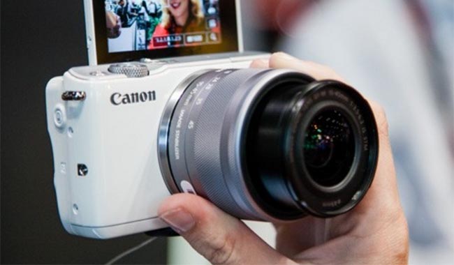 Kamera mirrorless canon review