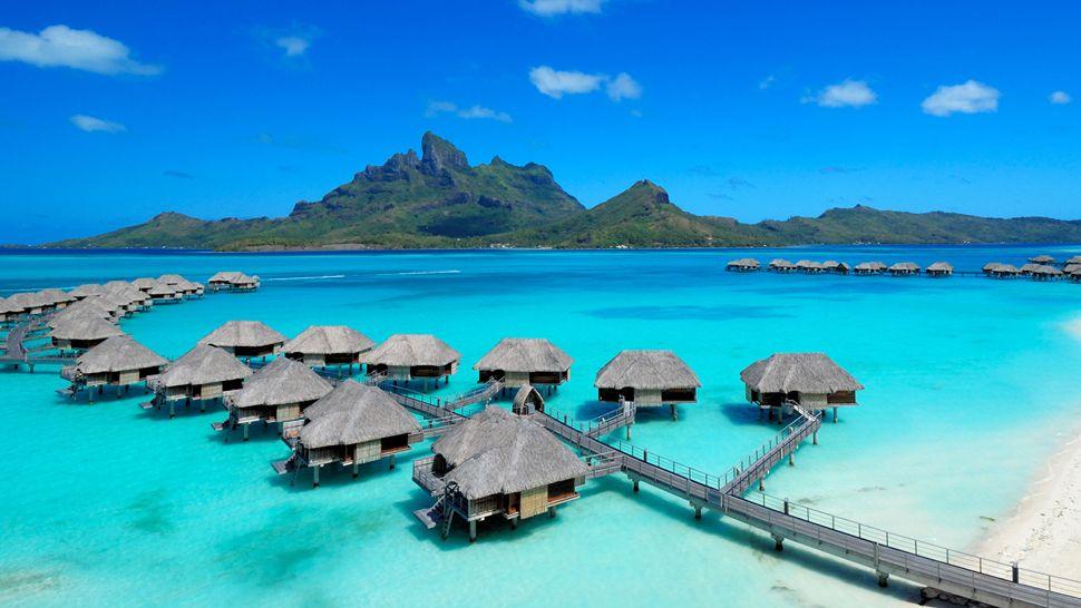 Pantai Terindah di Maluku - Pantai Ora