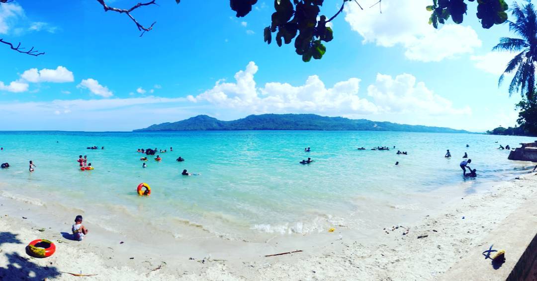 pantai terindah di maluku - pantai natsepa