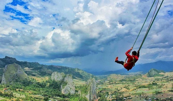 Wisata Ayunan Ekstrem