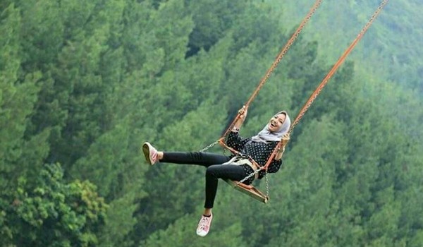 Wisata Ayunan Ekstrem