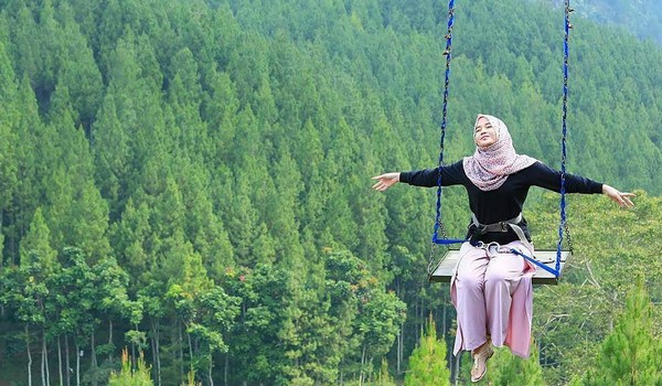 Wisata Ayunan Ekstrem