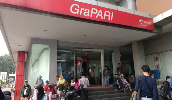 registrasi kartu prabayar melalui gerai operator dan internet