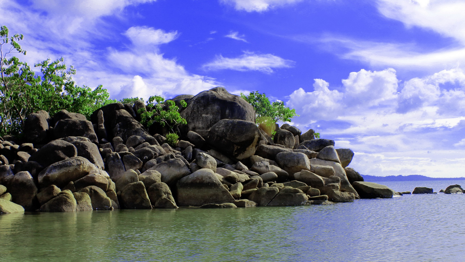 Pantai Batu Bedil via satu-indonesia