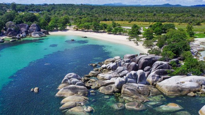 Pantai Tanjung Tinggi via travel.kompas