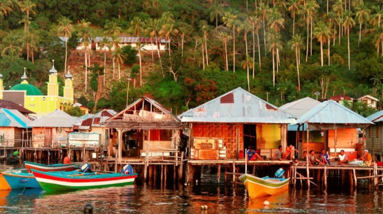 Suku Bajo Pulau Nain via kemendikbud.go.id