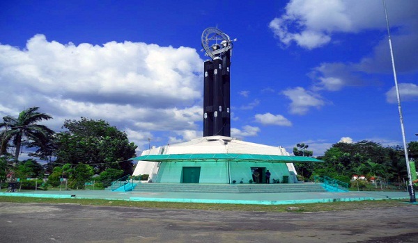 wisata kalimantan barat-Tugu Khatulistiwa
