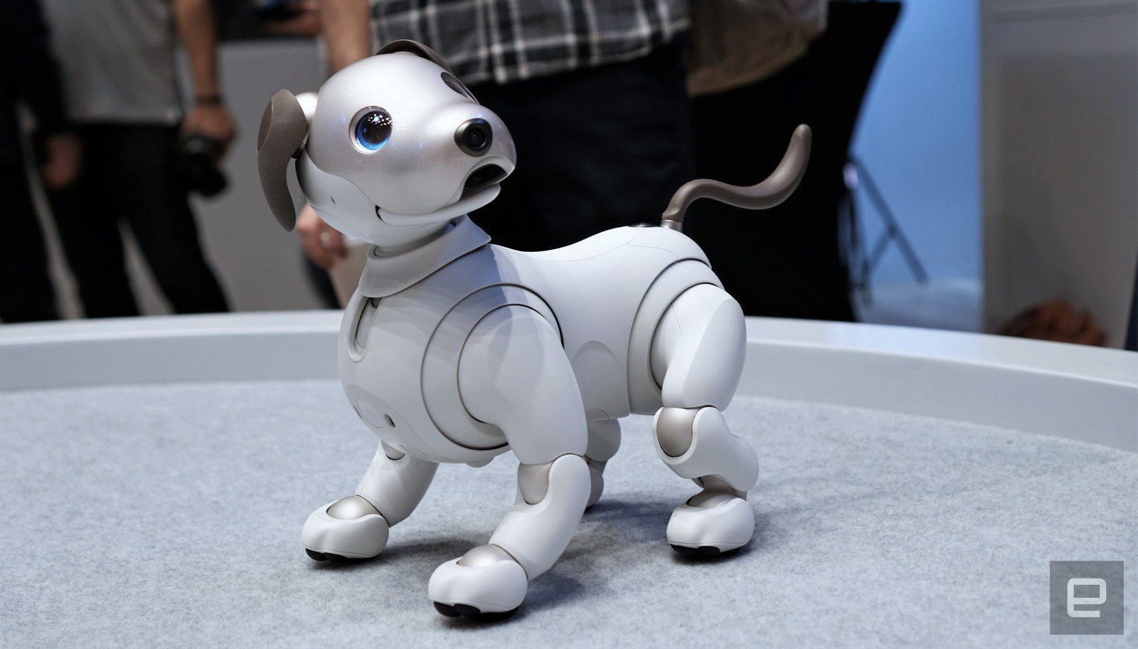 Robot futuristik canggih