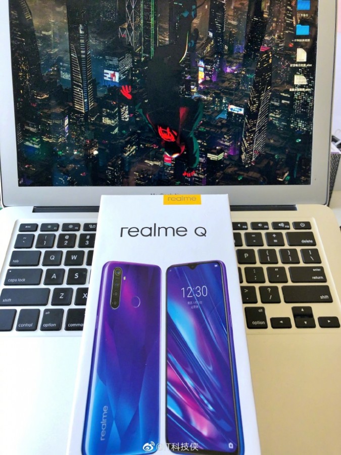 Realme Q