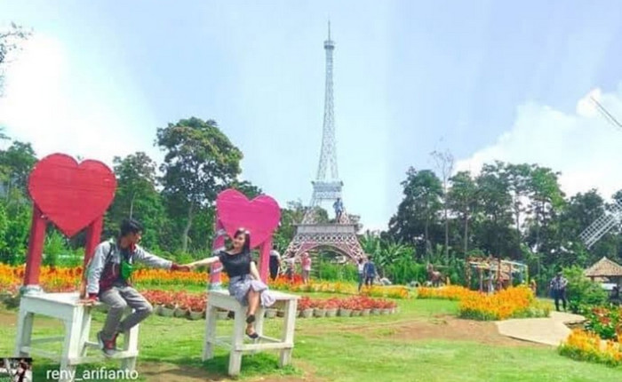 menara eifel mini