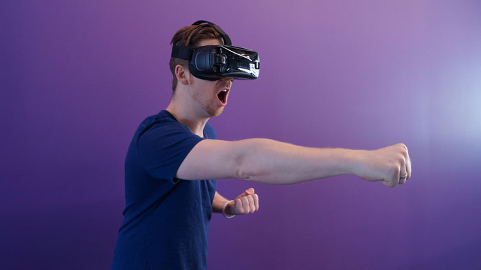 Perbedaan Augmented Reality dan Virtual Reality