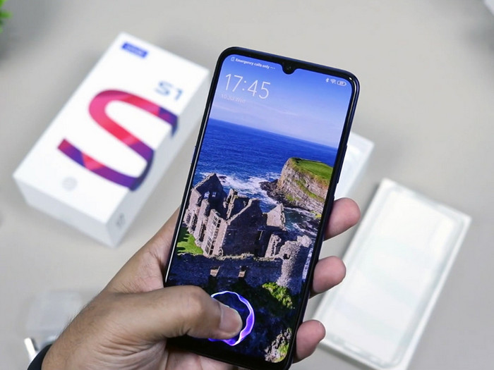 Smartphone Dengan Layar AMOLED Vivo S1