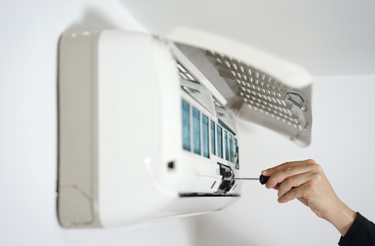servis AC panggilan Surabaaya